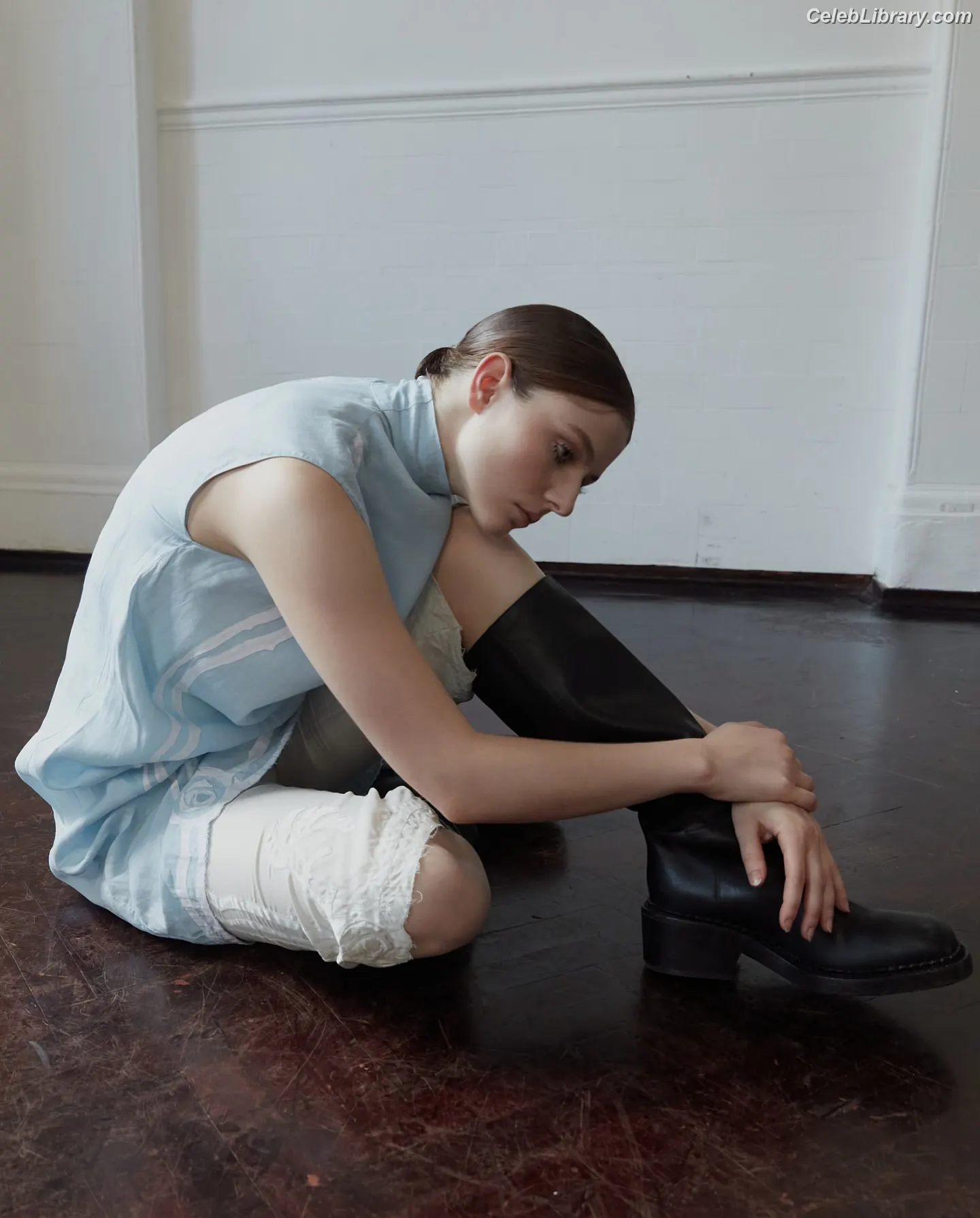 Thomasin Mckenzie photo 1 of 291