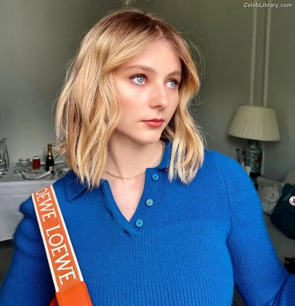 Thomasin Mckenzie photo 22 of 291
