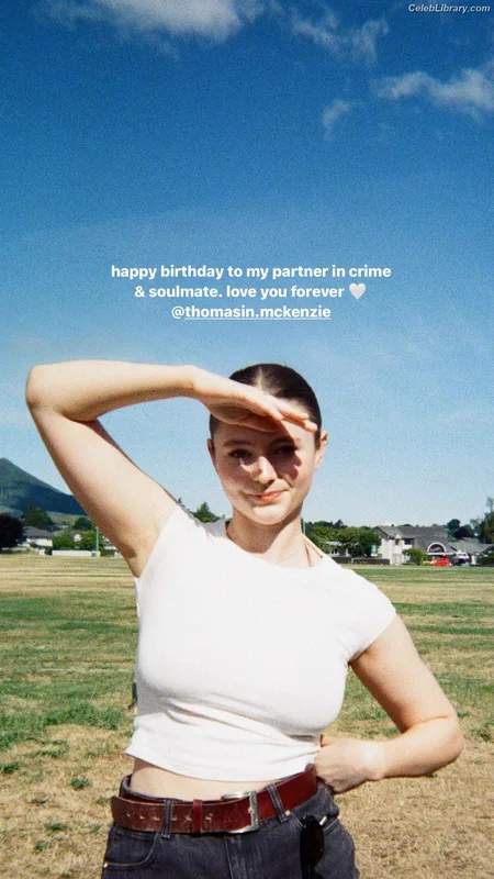 Thomasin Mckenzie photo 5 of 289