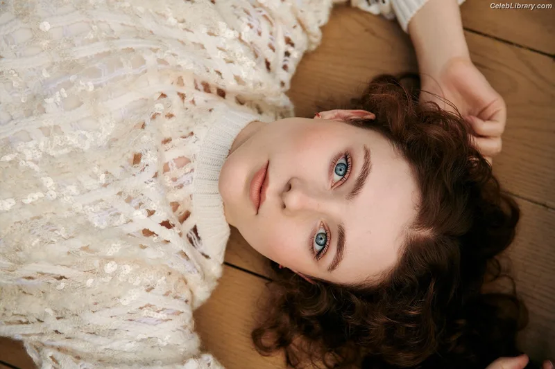Thomasin Mckenzie photo 10 of 289
