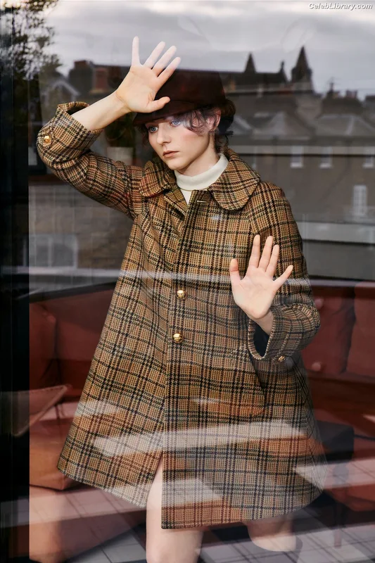 Thomasin Mckenzie photo 13 of 289
