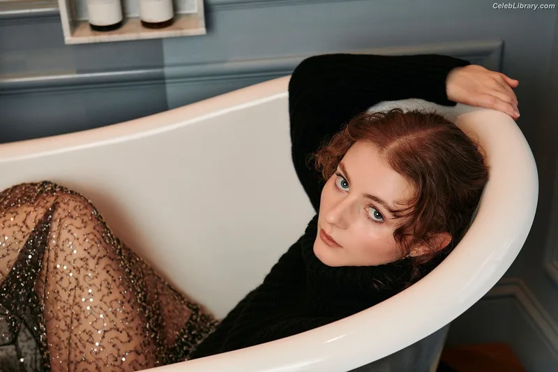 Thomasin Mckenzie photo 19 of 289