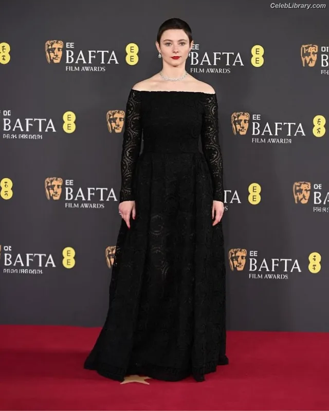 Thomasin Mckenzie photo 22 of 289