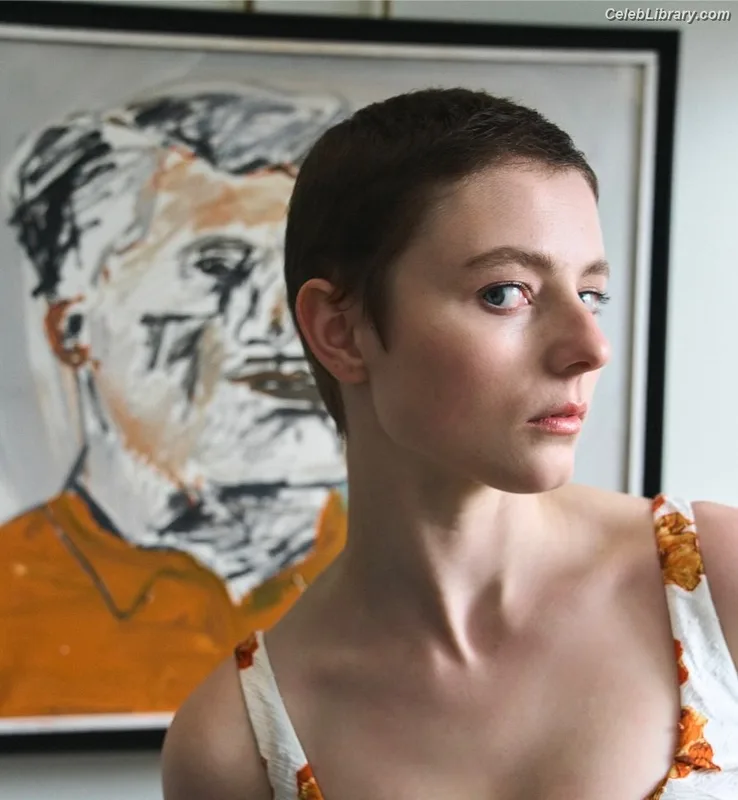 Thomasin Mckenzie photo 4 of 289