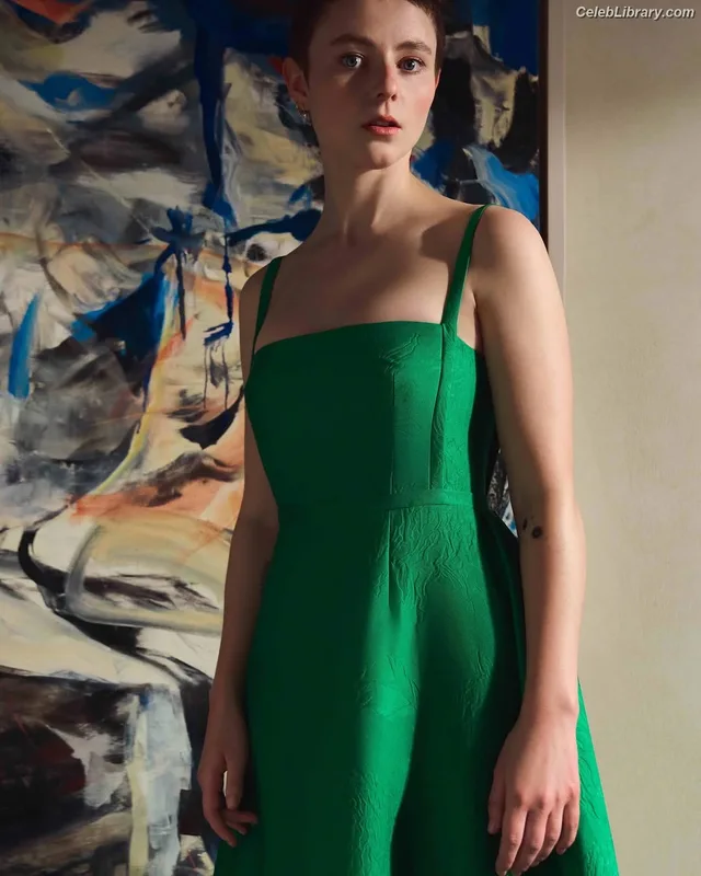 Thomasin Mckenzie photo 6 of 289