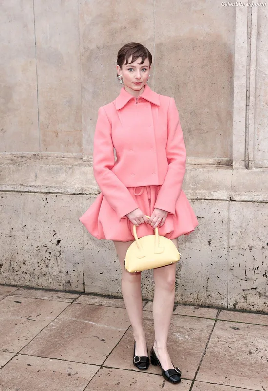 Thomasin Mckenzie photo 19 of 289