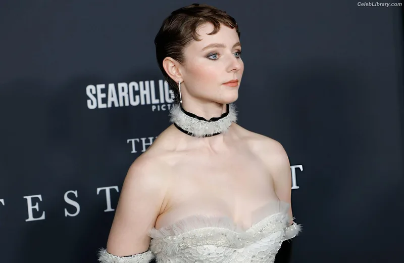 Thomasin Mckenzie photo 22 of 289