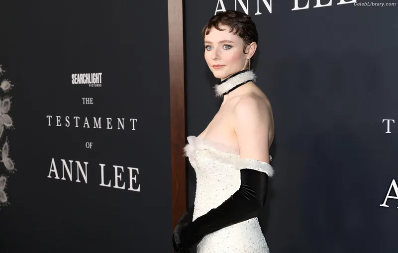 Thomasin Mckenzie photo 6 of 289