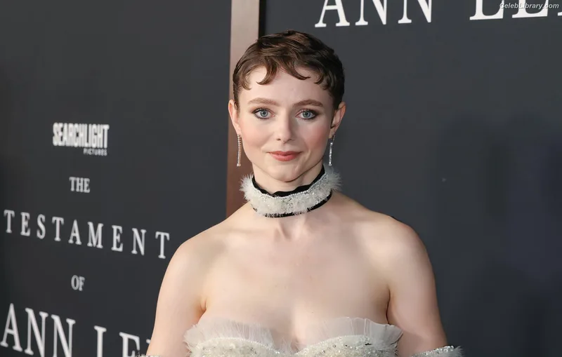 Thomasin Mckenzie photo 8 of 289