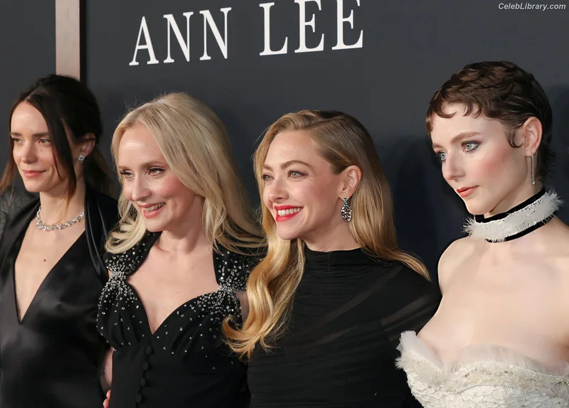 Thomasin Mckenzie photo 9 of 289