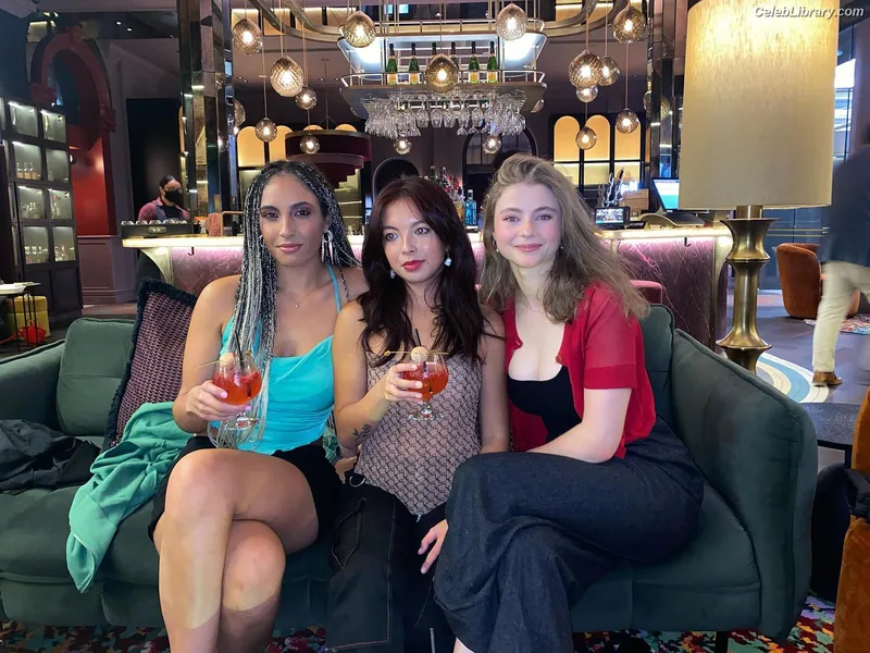 Thomasin Mckenzie photo 10 of 289