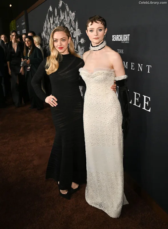 Thomasin Mckenzie photo 14 of 289