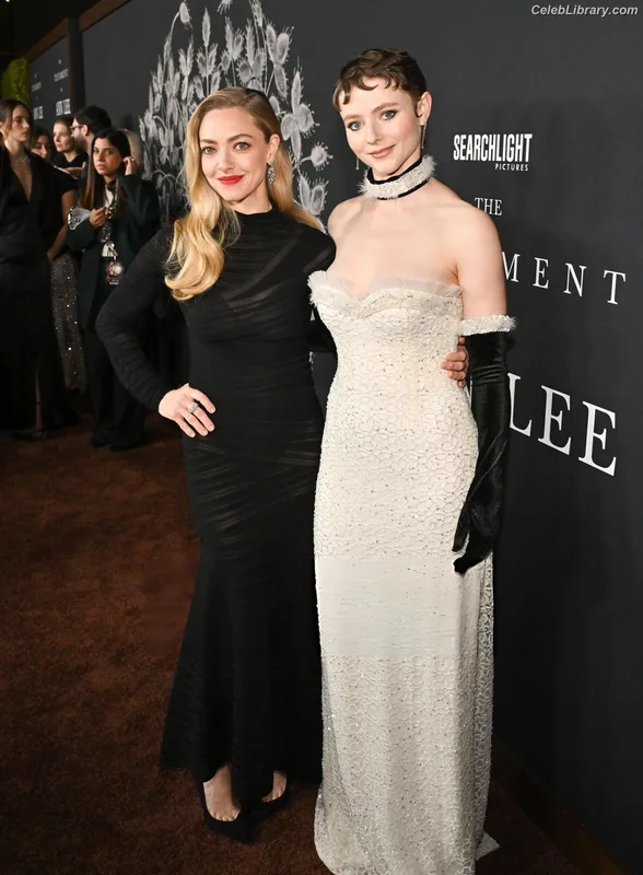 Thomasin Mckenzie photo 16 of 289