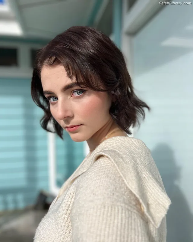 Thomasin Mckenzie photo 18 of 289