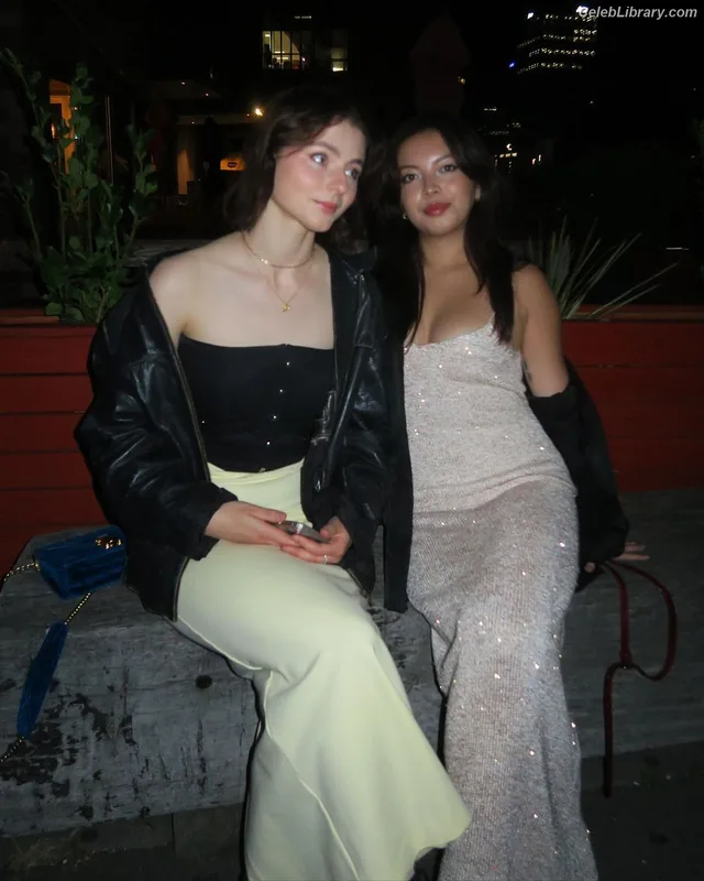 Thomasin Mckenzie photo 24 of 289