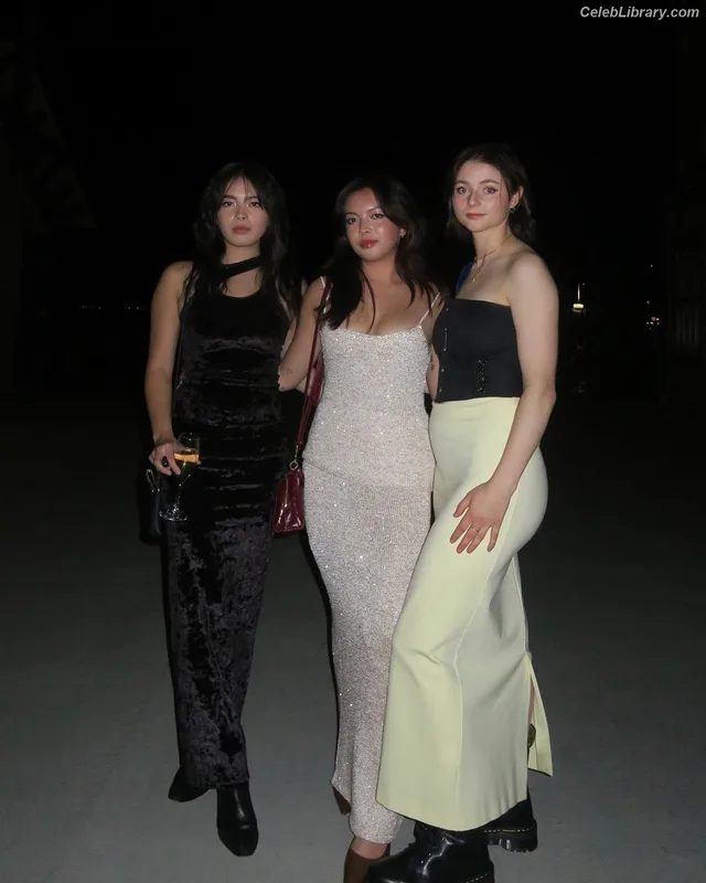 Thomasin Mckenzie photo 1 of 289