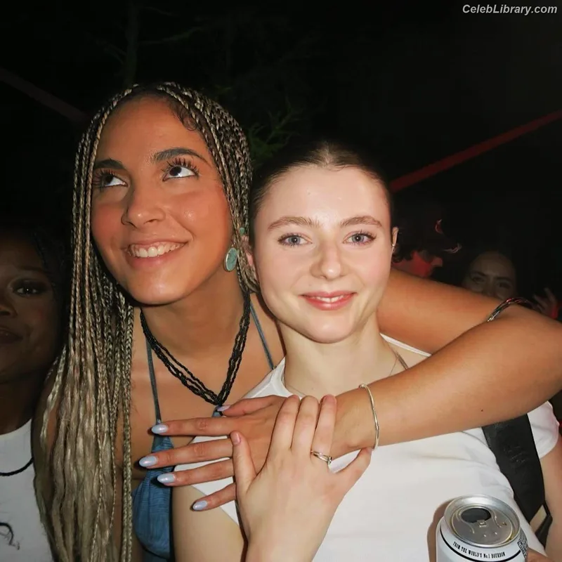 Thomasin Mckenzie photo 1 of 289