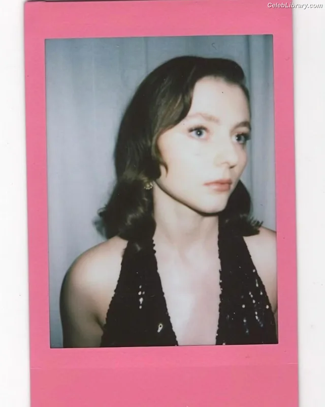 Thomasin Mckenzie photo 4 of 289