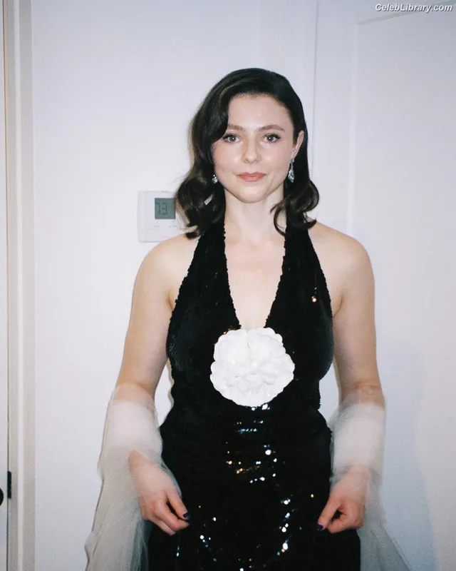 Thomasin Mckenzie photo 5 of 289