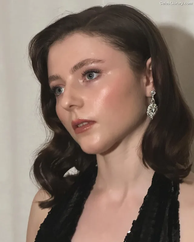Thomasin Mckenzie photo 6 of 289