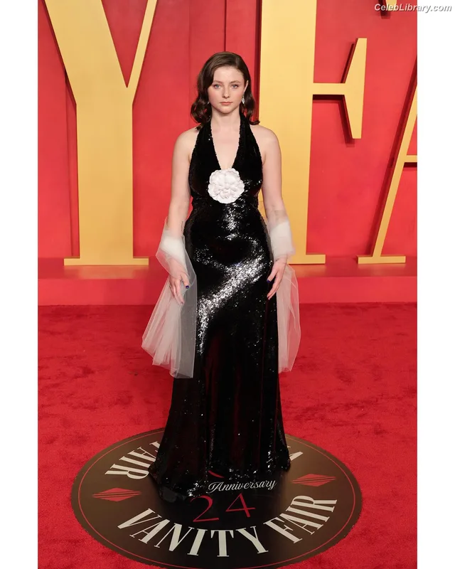 Thomasin Mckenzie photo 9 of 289