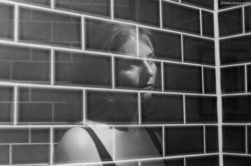 Thomasin Mckenzie photo 22 of 289