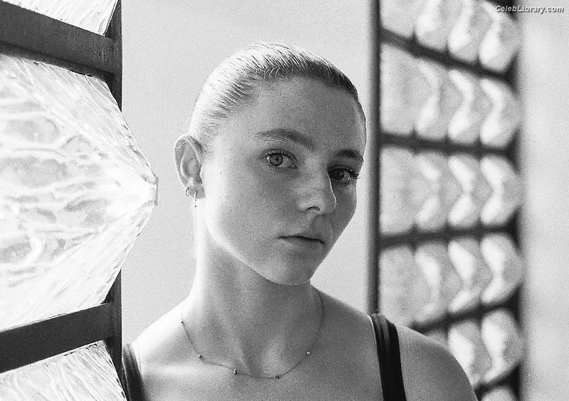 Thomasin Mckenzie photo 23 of 289