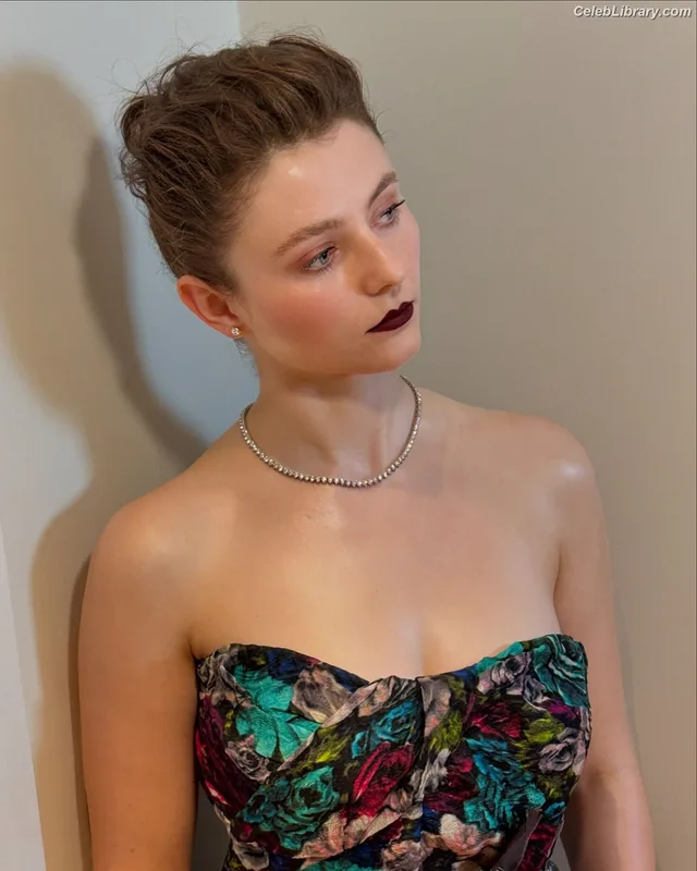 Thomasin Mckenzie photo 24 of 289