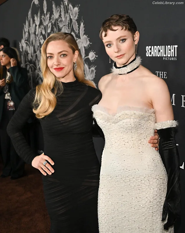 Thomasin Mckenzie photo 8 of 289