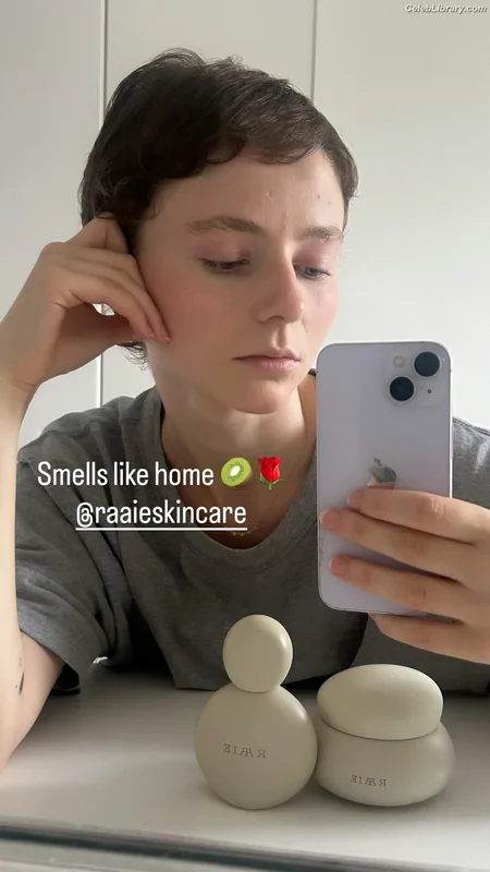 Thomasin Mckenzie photo 10 of 289