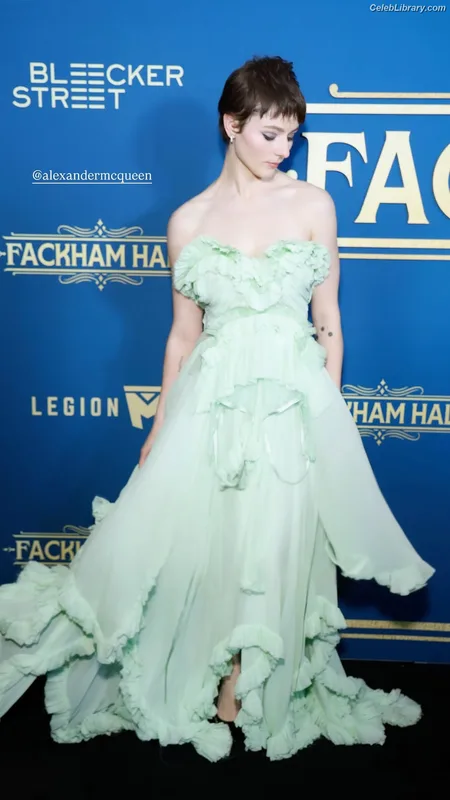 Thomasin Mckenzie photo 19 of 289