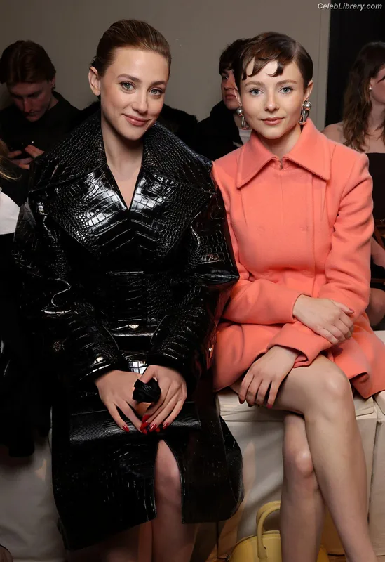 Thomasin Mckenzie photo 21 of 289