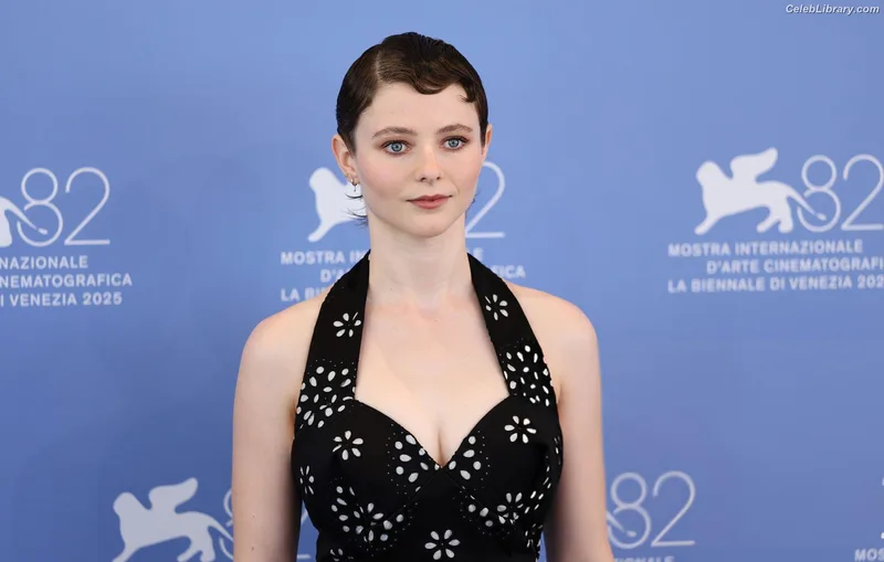Thomasin Mckenzie photo 24 of 289