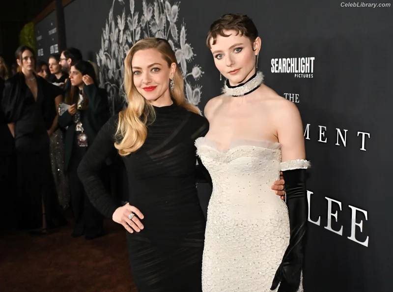 Thomasin Mckenzie photo 6 of 289