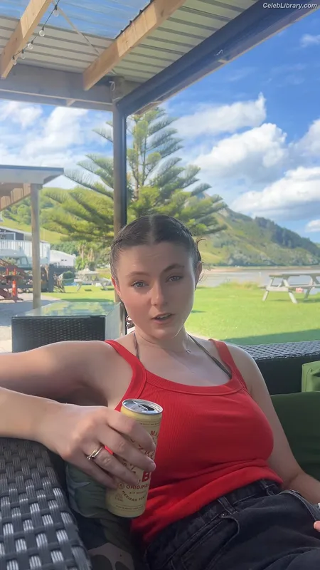 Thomasin Mckenzie photo 9 of 289