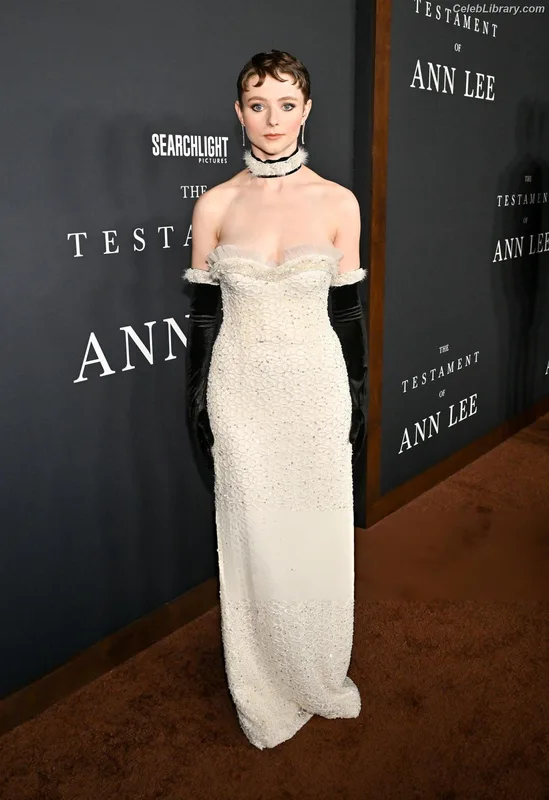 Thomasin Mckenzie photo 13 of 289