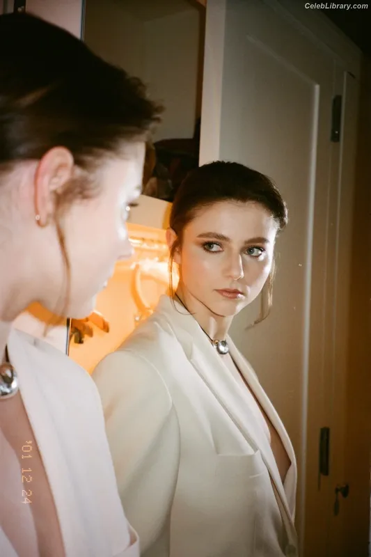 Thomasin Mckenzie photo 24 of 289