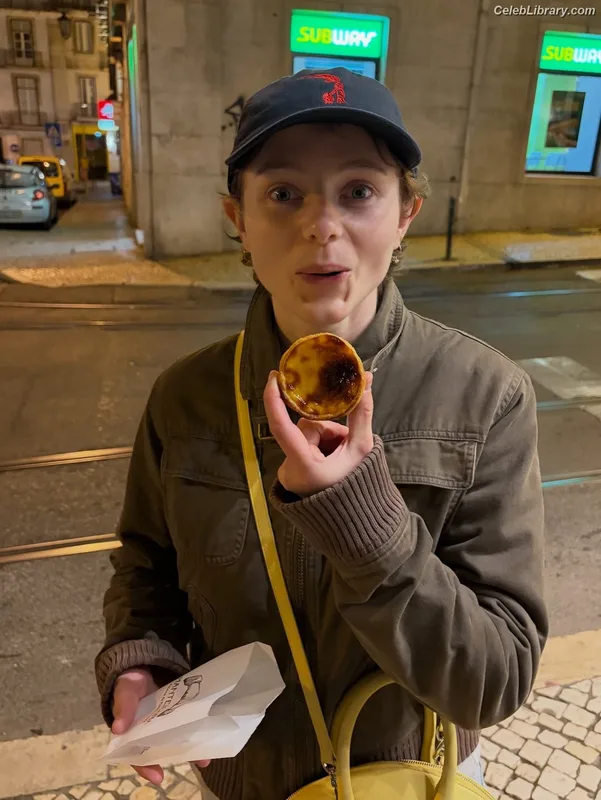 Thomasin Mckenzie photo 4 of 289