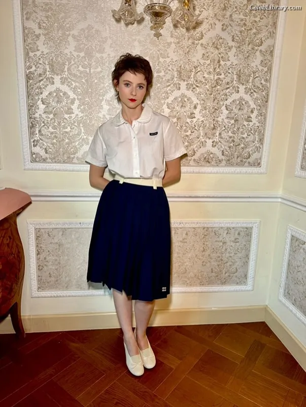 Thomasin Mckenzie photo 12 of 289