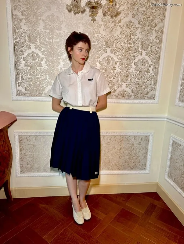 Thomasin Mckenzie photo 13 of 289