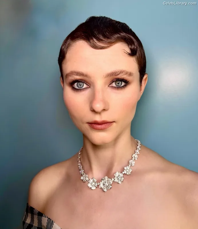 Thomasin Mckenzie photo 14 of 289