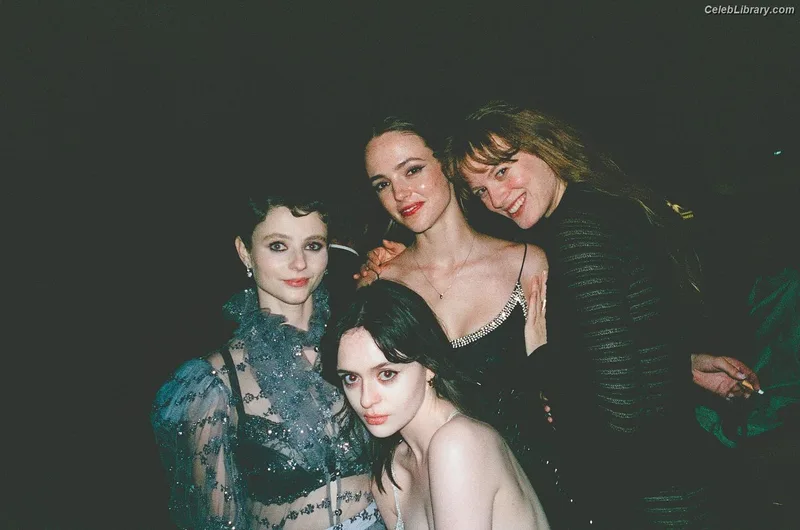 Thomasin Mckenzie photo 15 of 289