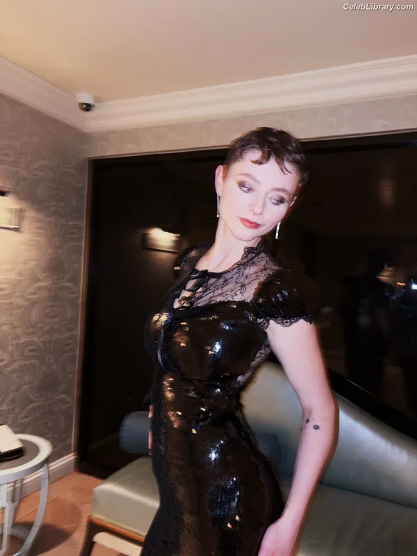 Thomasin Mckenzie photo 16 of 289