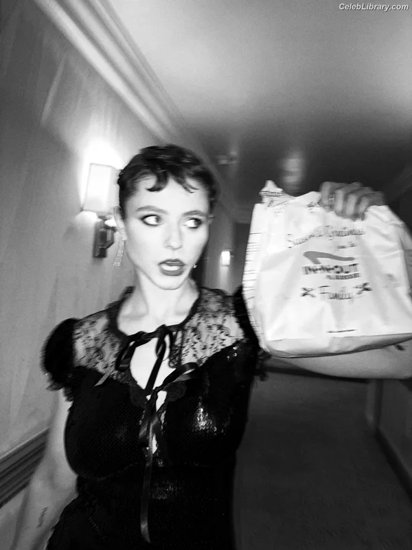 Thomasin Mckenzie photo 18 of 289