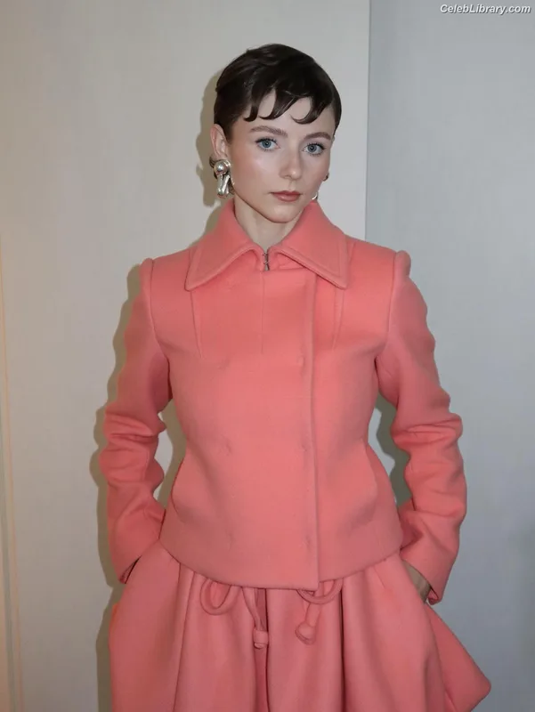 Thomasin Mckenzie photo 21 of 289