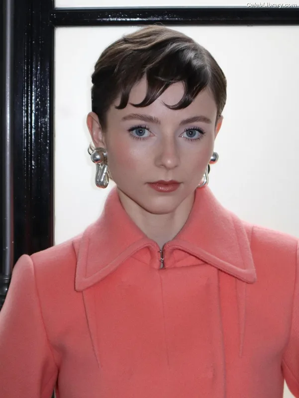 Thomasin Mckenzie photo 22 of 289