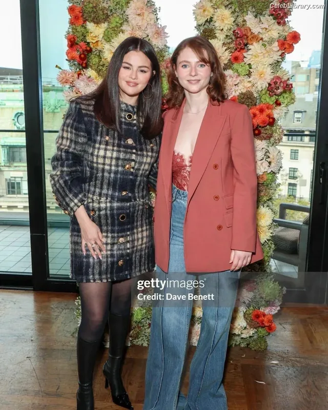 Thomasin Mckenzie photo 8 of 289