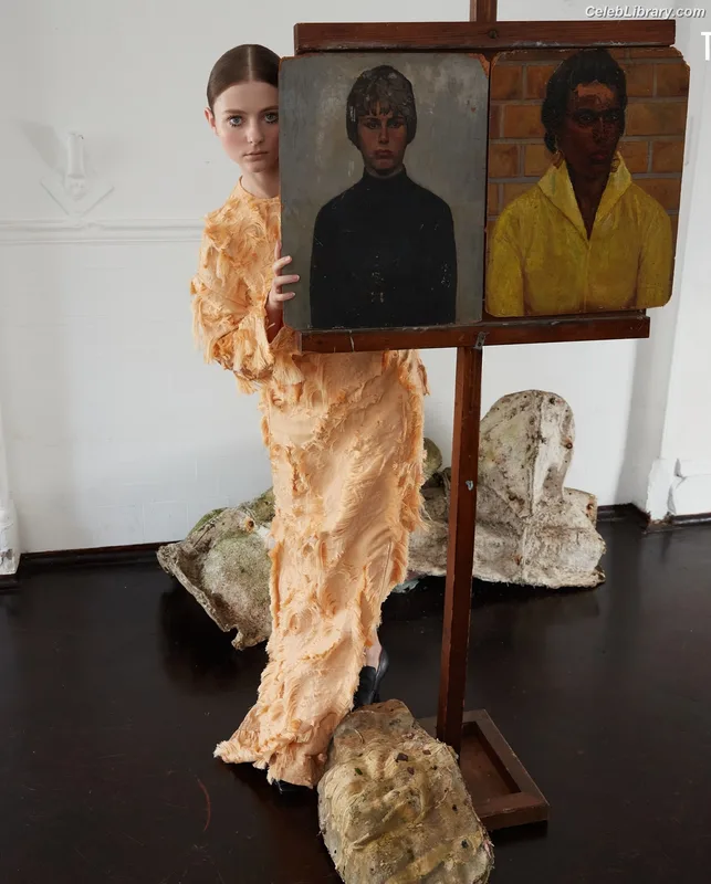 Thomasin Mckenzie photo 18 of 289
