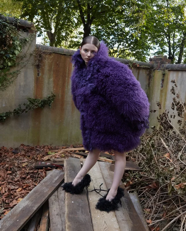 Thomasin Mckenzie photo 21 of 289
