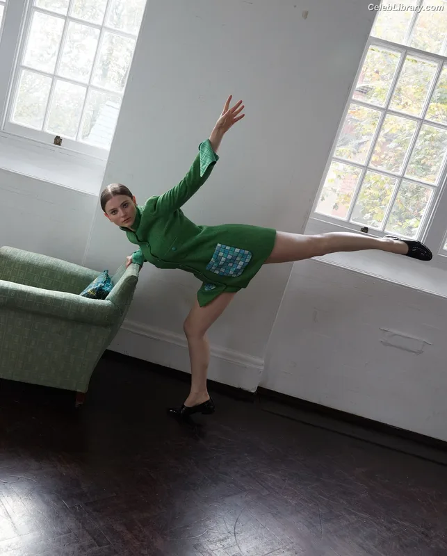 Thomasin Mckenzie photo 22 of 289
